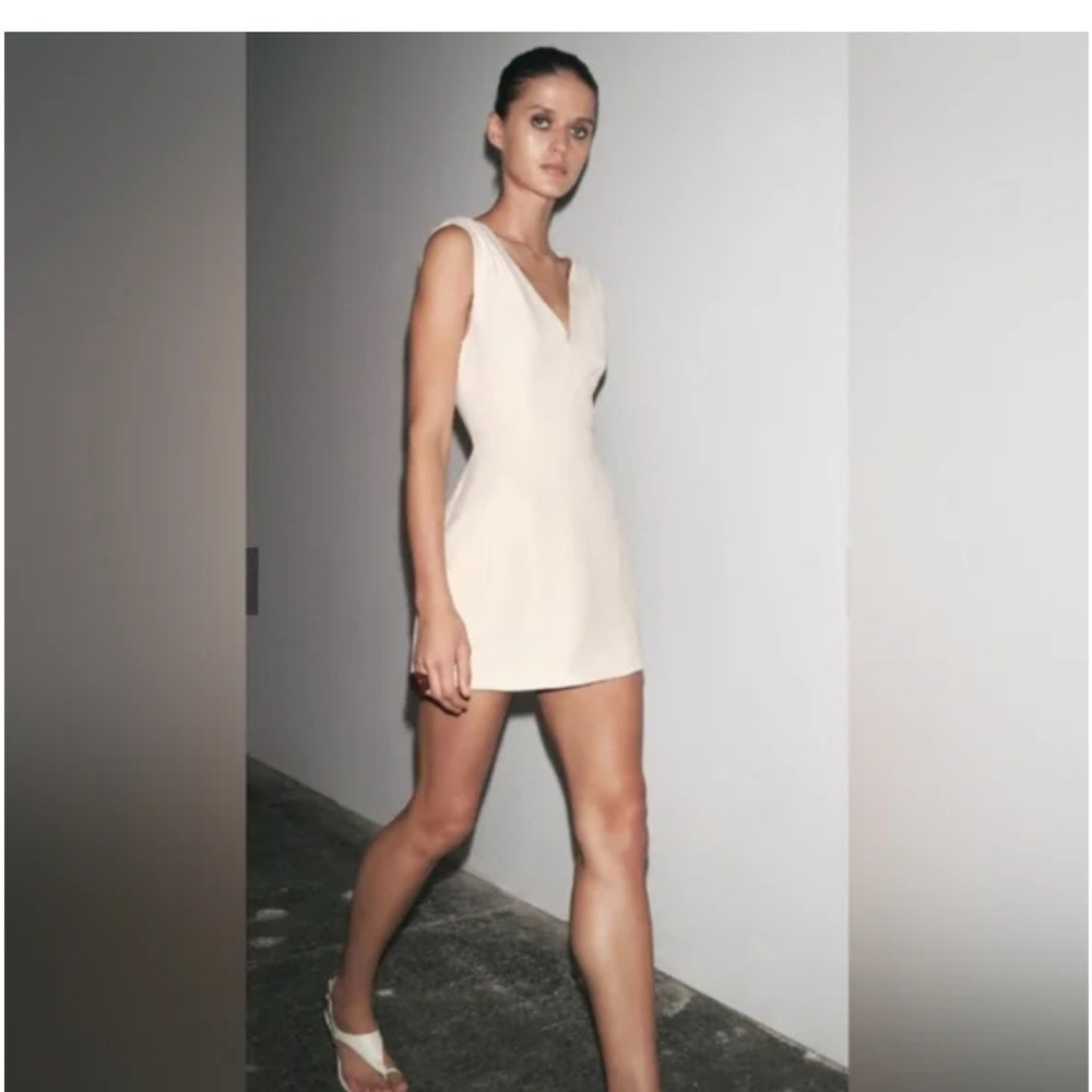Zara VOLUMINOUS SHORT DRESS ZW COLLECTION Cream Sleeveless M NWT